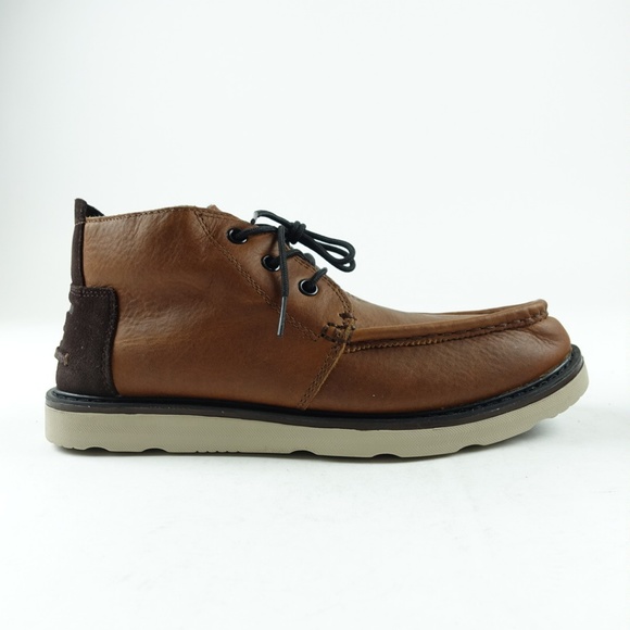 TOMS Men\'s Waterproof Leather Chukka Boots R2S4